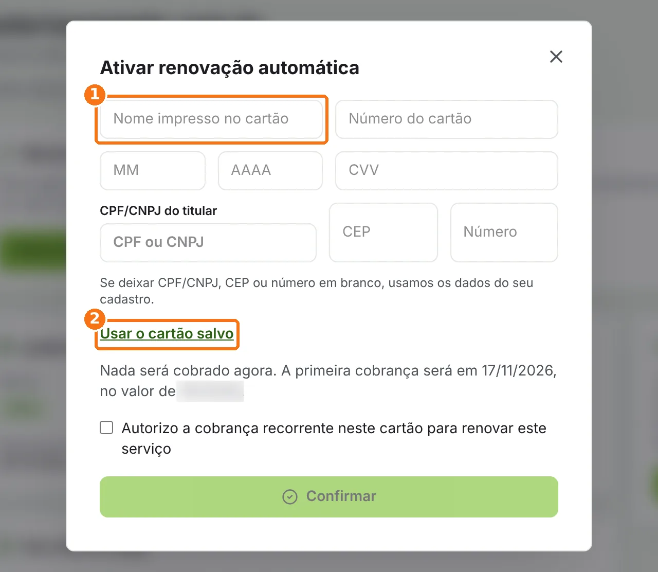 Janela de renovação automática com os campos do novo cartão e o link Usar o cartão salvo destacados